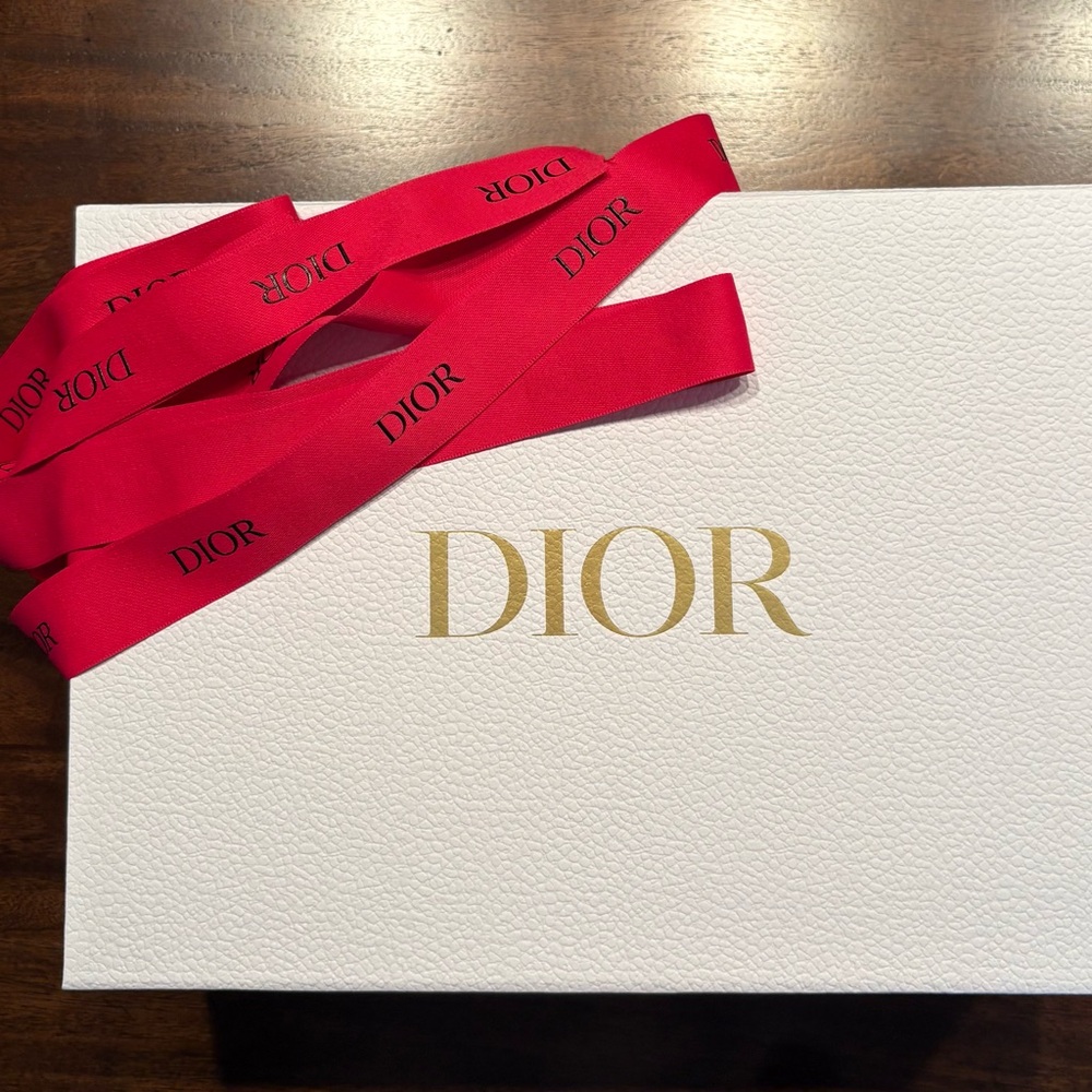 Dior Perfect Package~Pebbled Box & Tissue Paper, Dior Stuffing, 6.5 ft Ribbon - Picture 2 of 9